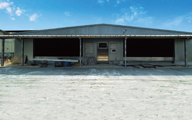 EMPEROR PENGUIN ENT.CO.,LTD. CASE - Farrowing House